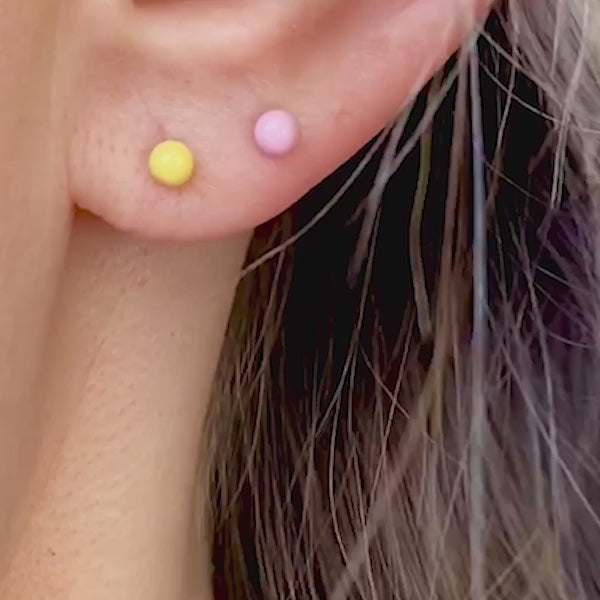 LULU Copenhagen Color Ball earring 1 pcs Ear stud, 1 pcs Light Green - Video preview