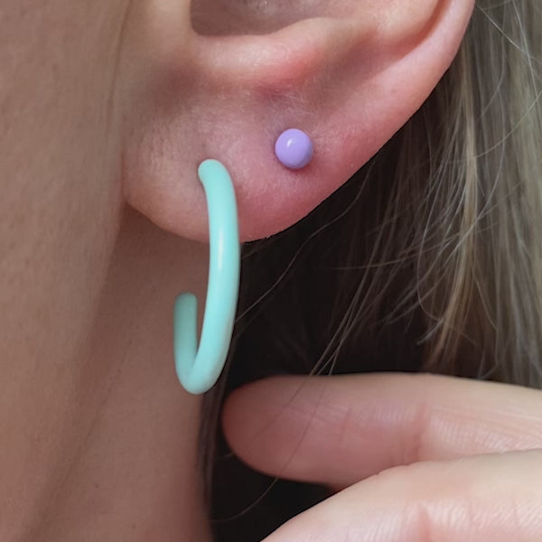 LULU Copenhagen Color Hoops Medium pair Hoops Mint - Video preview