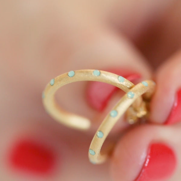 LULU Copenhagen OMG Hoops Medium par gold plated Hoops Light Green - Video preview