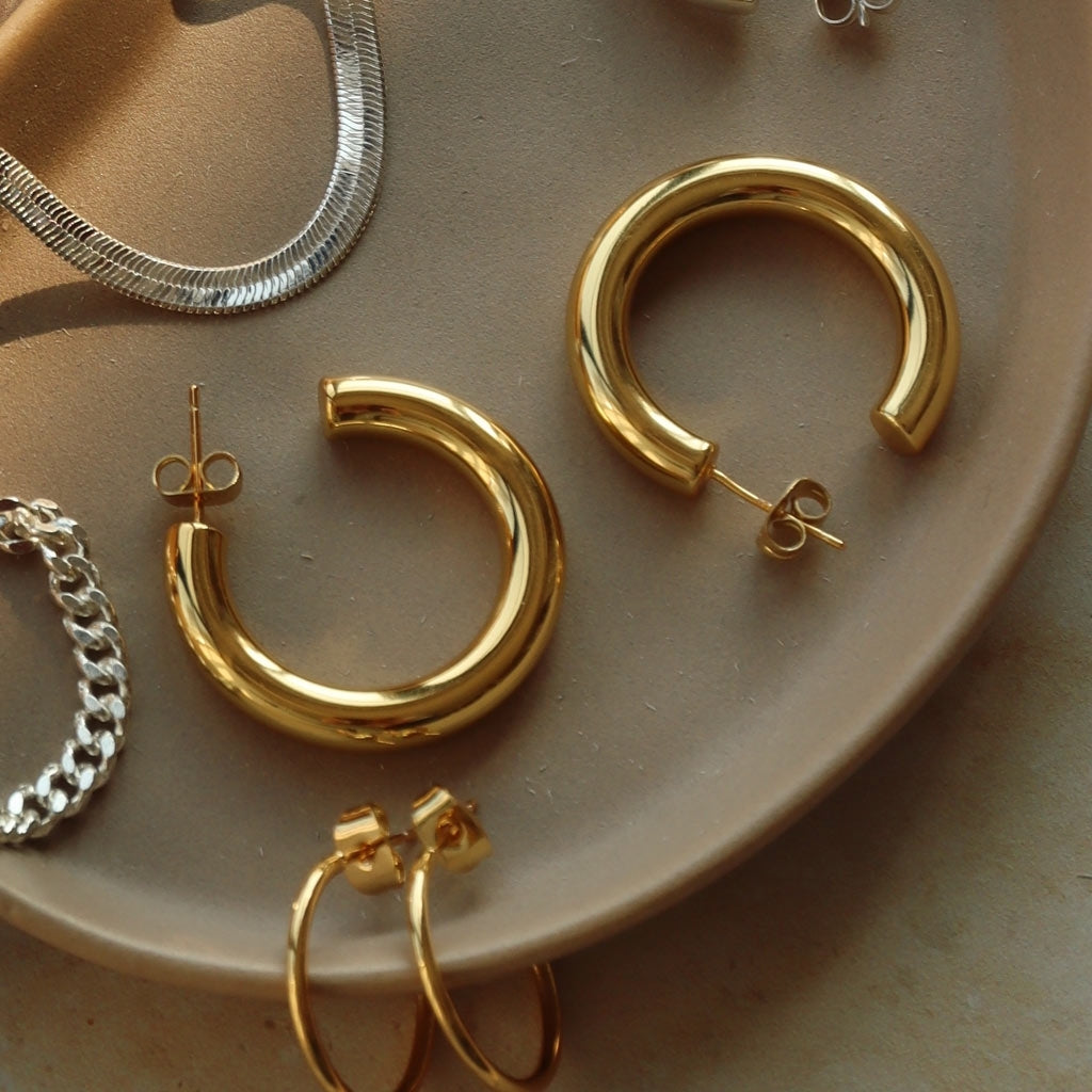 LULU Copenhagen Non Hoops Chunky Medium pair Hoops Gold plated