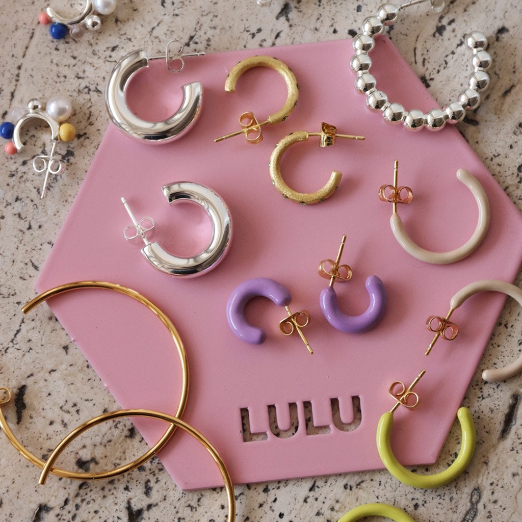 LULU Copenhagen Non Hoops Large pair Hoops Gold plated