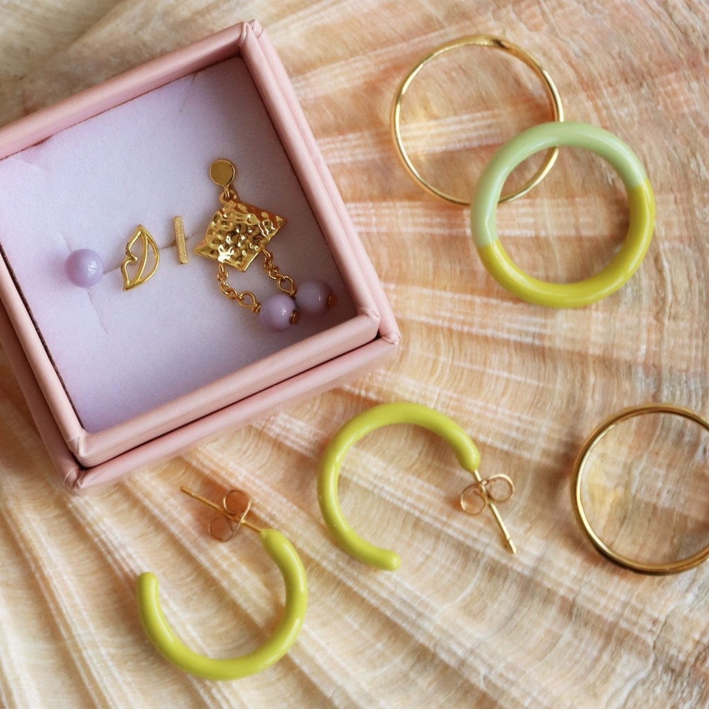 LULU Copenhagen Pin earring 1 pcs Ear stud, 1 pcs Gold plated